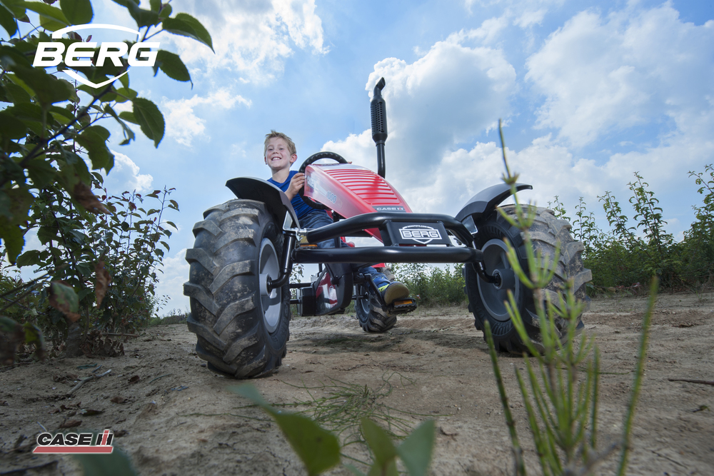 preview_BERG Case-IH BFR with boy