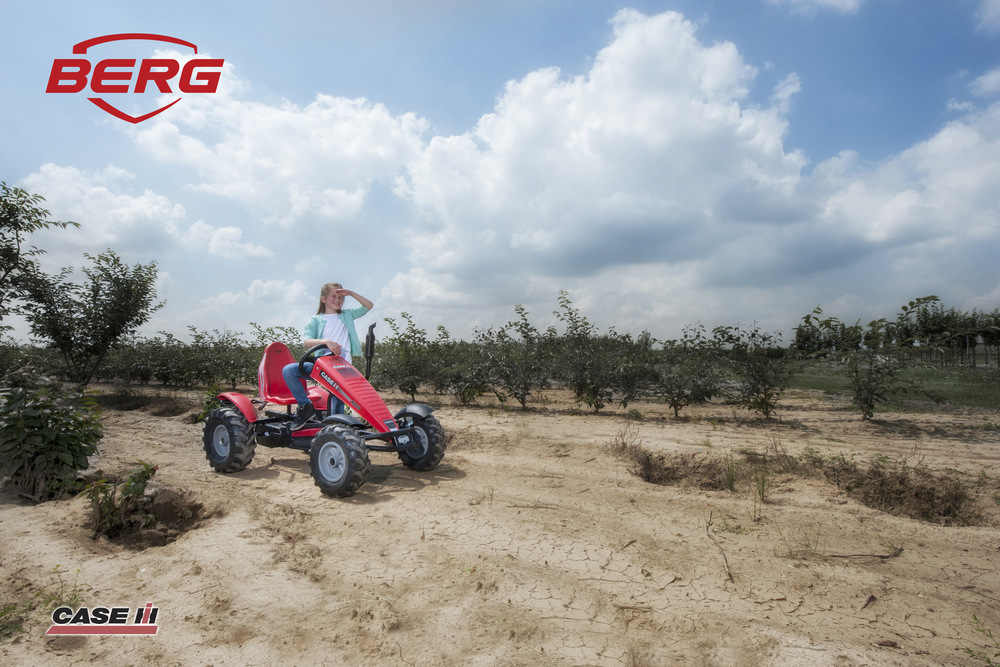 preview_BERG Case-IH BFR with girl-2